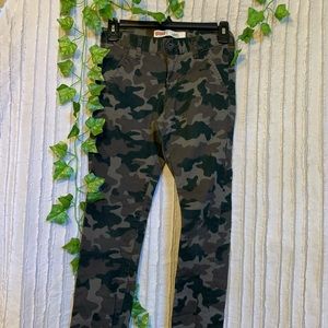 EUC Like new Levis 510 Skinny Camo pants waist 25